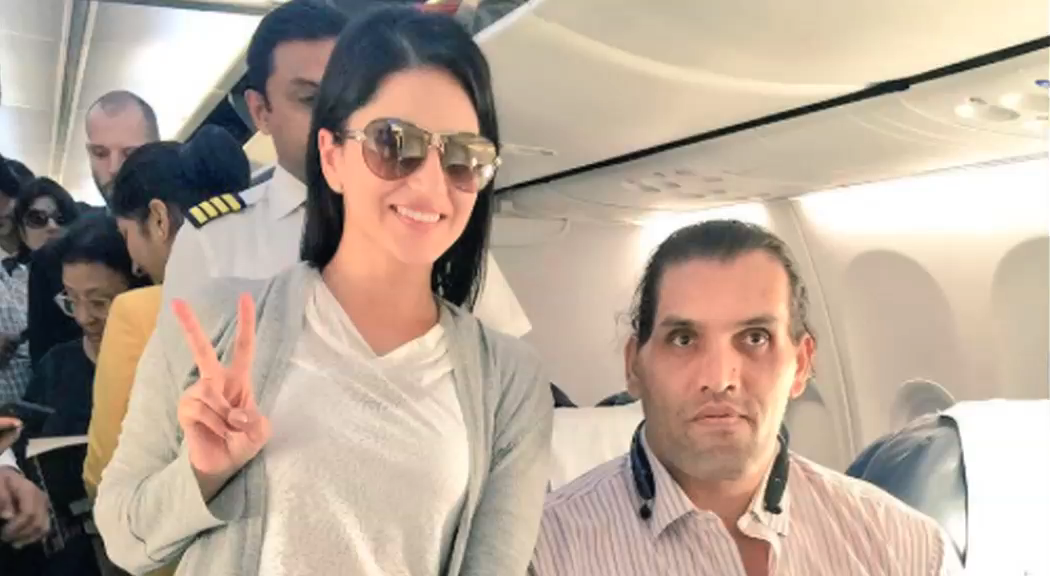 Sunny Leone’s dream realised | Meets and clicks photo with Khali