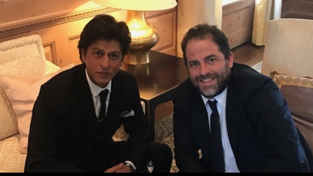 SRK teaches ‘Lungi dance’ to Brett Ratner
