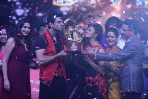 Mumbai: Star couple Divyanka Tripathi and Vivek Dahiya were announced the winners of Nach Baliye Season 8 in Mumbai, on June 25, 2017. (Photo: IANS)