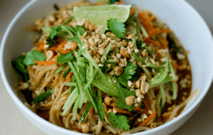 thai-bowl-with-peanuts