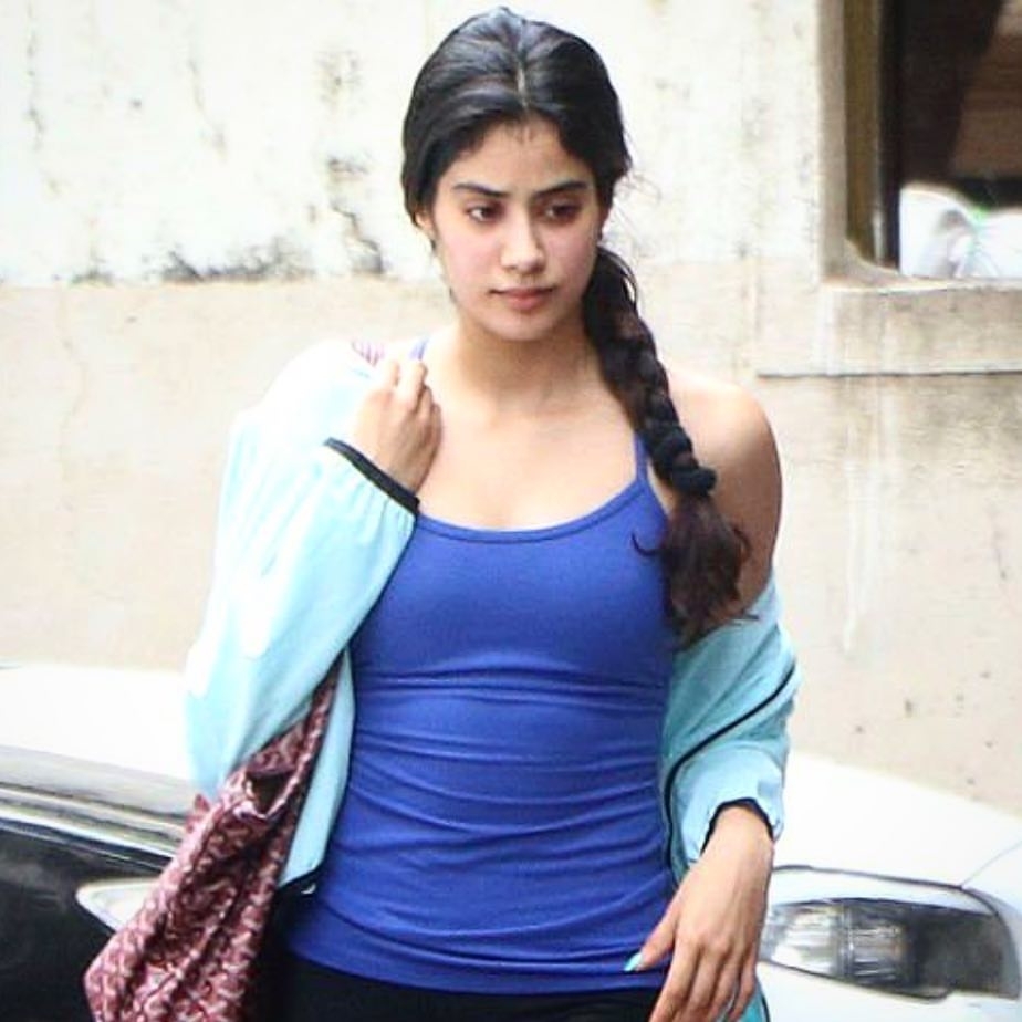 Watch! Hottest pictures of Jaanvi Kapoor that goes viral